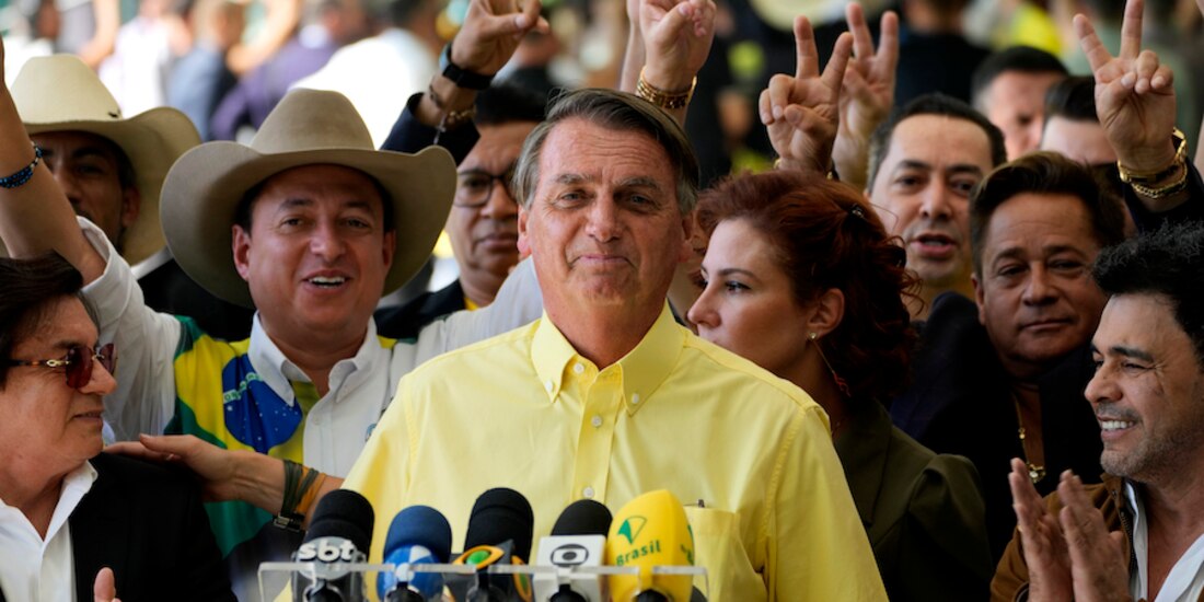 El mandatario brasileño, durante conferencia de prensa, ante simpatizantes, ayer.