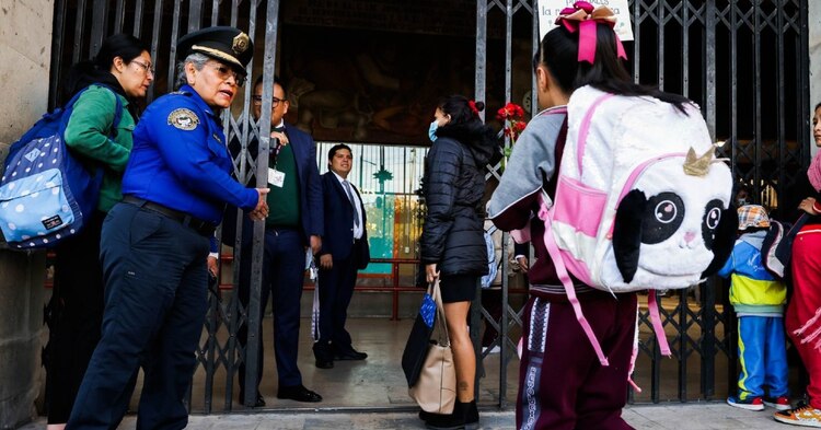 Hay dos puentes en febrero.