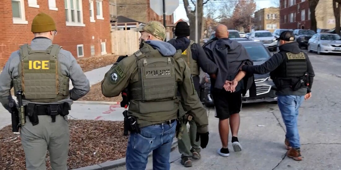 Elementos federales de EU en una redada en Chicago, Illinois