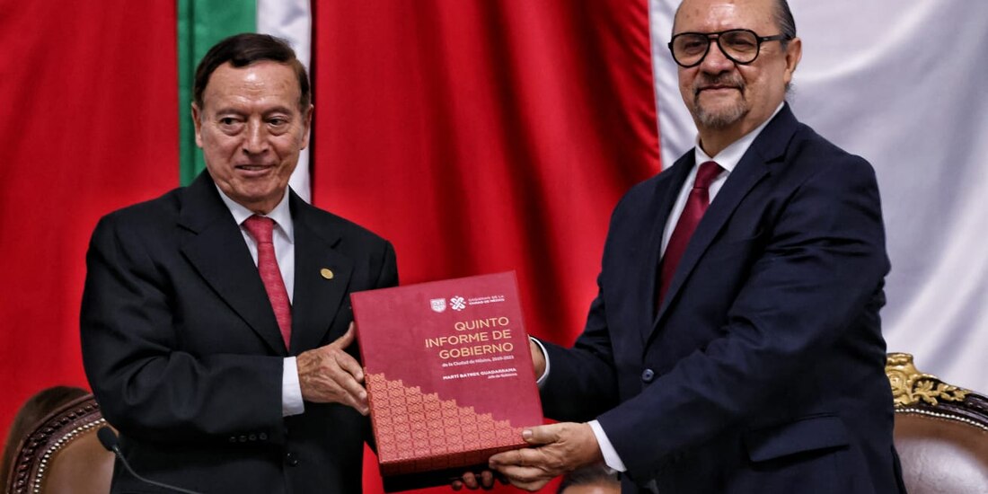 Autoridades en el Congreso de la Ciudad de México.