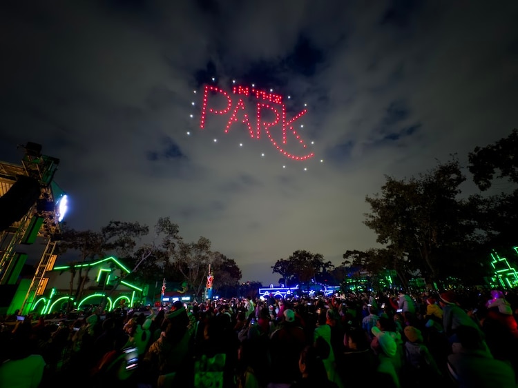 Six Flags inaugura Christmas in the Park 2025.