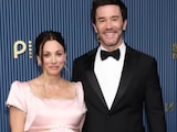 Kaley Cuoco y Tom Pelphrey