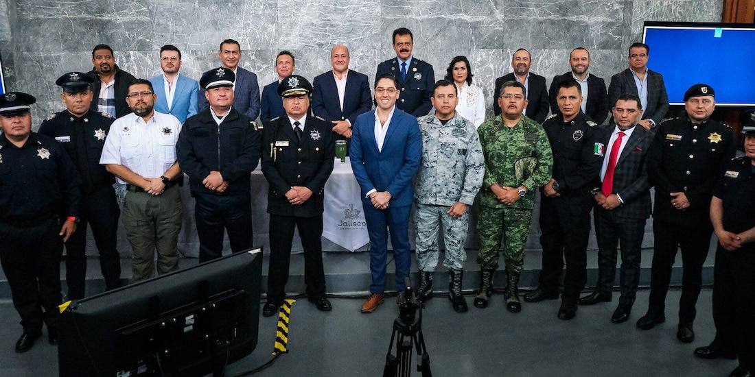 Diversas autoridades.