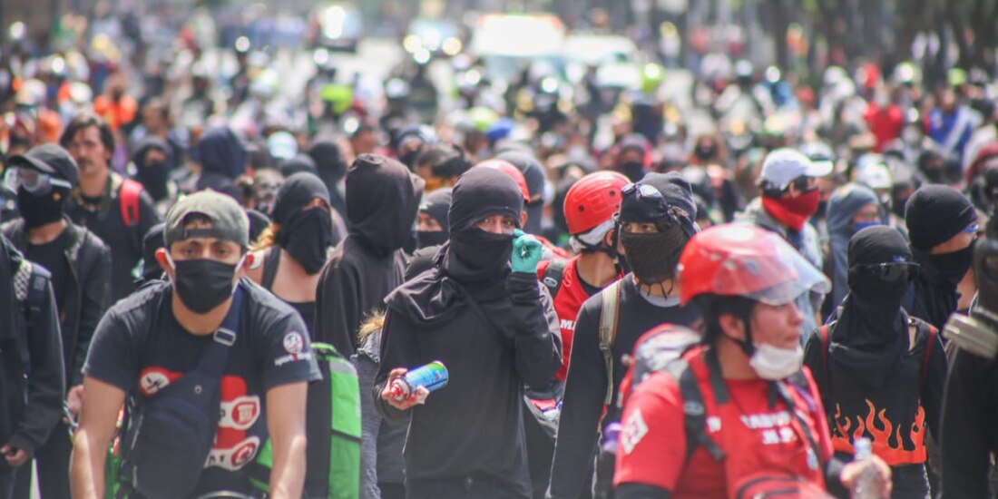 Manifestantes vandalizan locales en el Centro Histórico