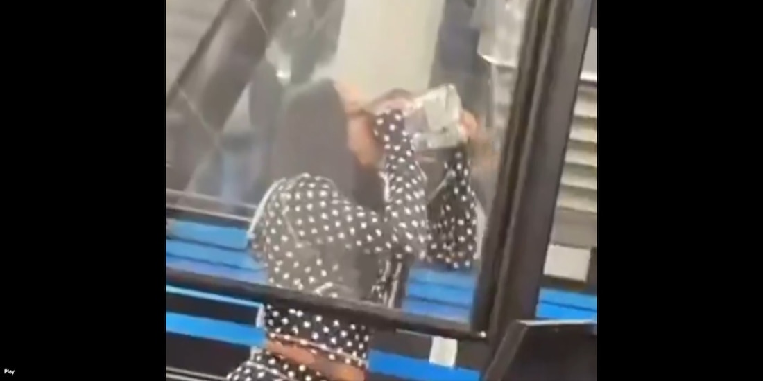 El hecho quedó grabado en video.