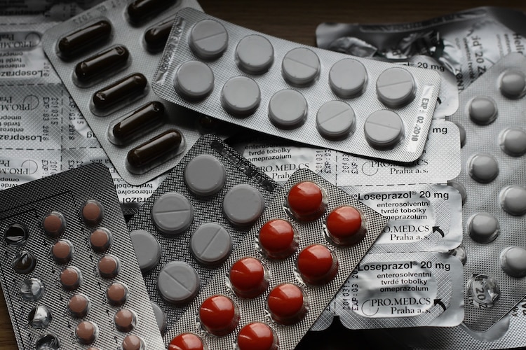 Al rededor del mundo se están investigando distintos medicamentos para tratar el COVID-19