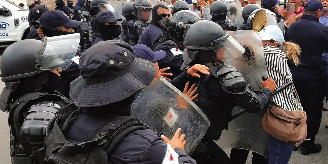 ASPECTOS de detenciones el sábado, en una protesta de productores de frijol.