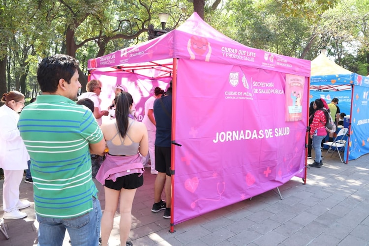 Puntos de vacunación en el Metro y transporte público buscan facilitar el acceso a la inmunización para la ciudadanía.
