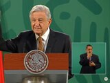 Durante la conferencia matutina, el presidente Andrés Manuel López Obrador (AMLO) sacó un pañuelo blanco.