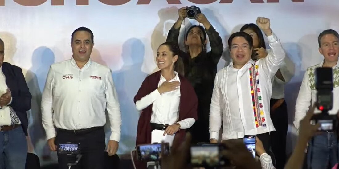 Claudia Sheinbaum (centro) durante la firma del Acuerdo de Unidad para la Transformación, en Morelia.