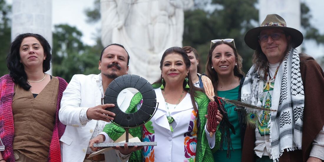 Clara Brugada, jefa de Gobierno de la Ciudad de México, al centro de la imagen.