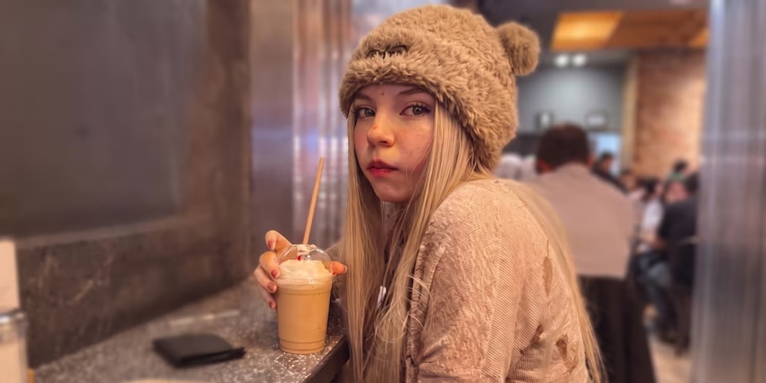 Dasha Yuhnuet, estudiante del CCH Oriente, en una fotografía mejorada con IA.
