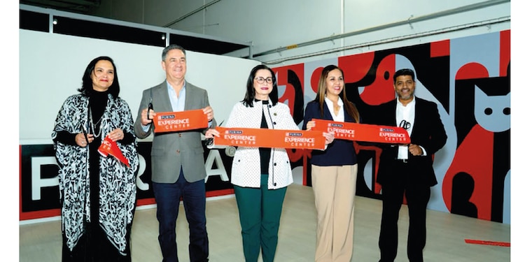 Corte del listón del Purina® Experience Center.