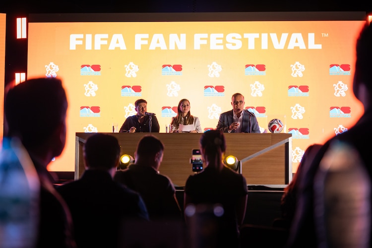 Samuel García y Mariana Rodríguez encabezaron la presentación del cartel musical para el Fan Fest en Nuevo León.