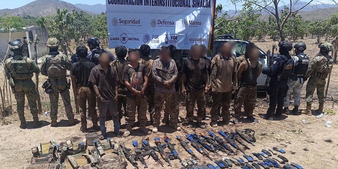 Detienen a 13 presuntos integrantes de "Los Chapitos", en Mazatlán, Sinaloa.