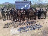 Detienen a 13 presuntos integrantes de "Los Chapitos", en Mazatlán, Sinaloa.