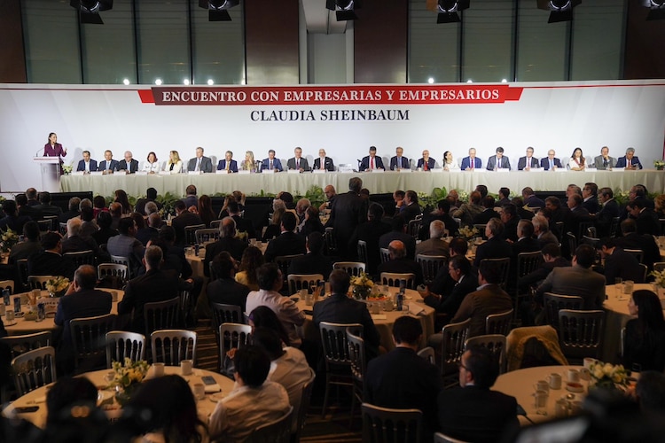 Sheinbaum se reunió con empresarios.