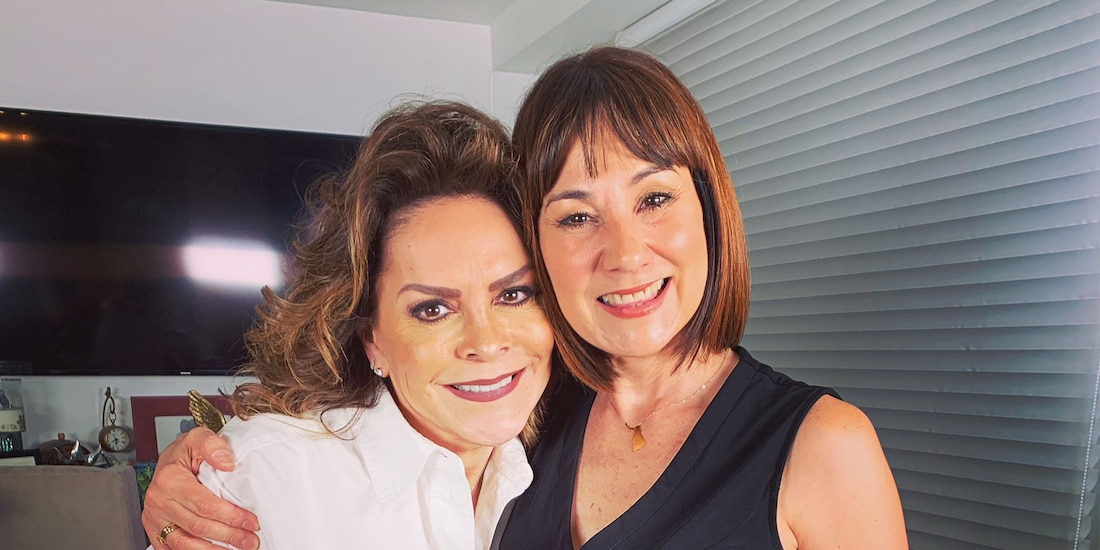 La periodista Mónica Garza, ayer, con Mara Patricia Castañeda (izq.).
