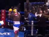 La pelea de exhibición entre Floyd Mayweather y John Gotti III acabó de manera muy conflictiva.