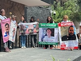 Familiares de personas desaparecidas durante una protesta en el CAIBP, el 23 de junio de 2026.