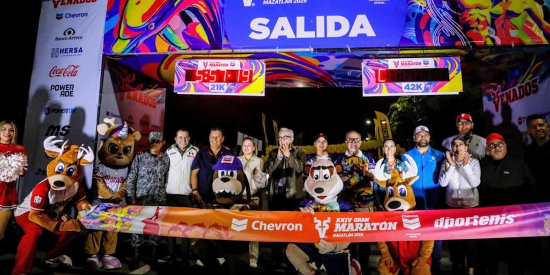 El gobernador Rubén Rocha Moya dio el banderazo de salida a los más de 6 mil atletas del XXIV Maratón Internacional de Mazatlán, celebrado frente al estadio Teodoro Mariscal.