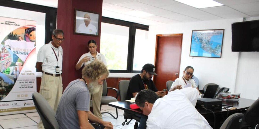 El Instituto Nacional de Migración regularizó de forma temporal a australiano, rescatado de naufragio.