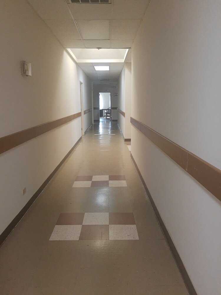 Pasillo que lleva a los camerinos de los estudios.