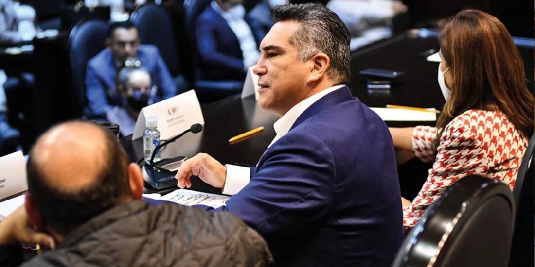 El PRI bloquea invitación de AMLO a Quirino; amaga con expulsión