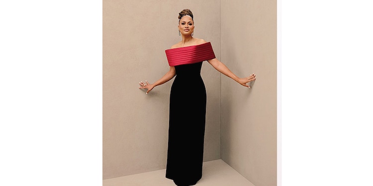 Este vestido de Louis Vui-tton conjuga el terciopelo con el satín.