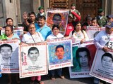 Padres de los 43 piden intervención del Senado para restablecer diálogo con AMLO.