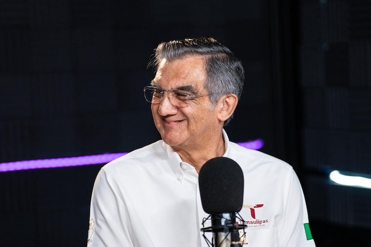 El gobernador de Tamaulipas, Américo Villarreal, durante el programa "Diálogos con Américo".