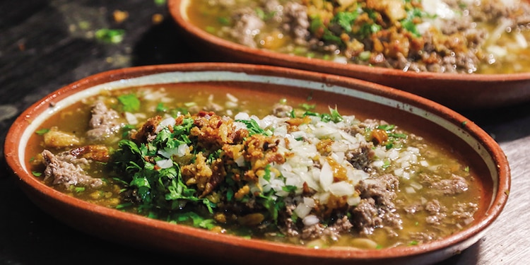 La oferta gastronómica incluye la deliciosa y tradicional carne en su jugo.