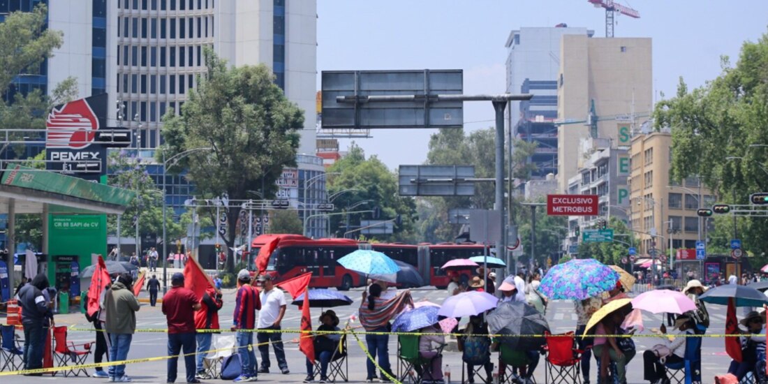 Maestros de la Coordinadora cerraron ayer el cruce de Reforma e Insurgentes, entre otros.