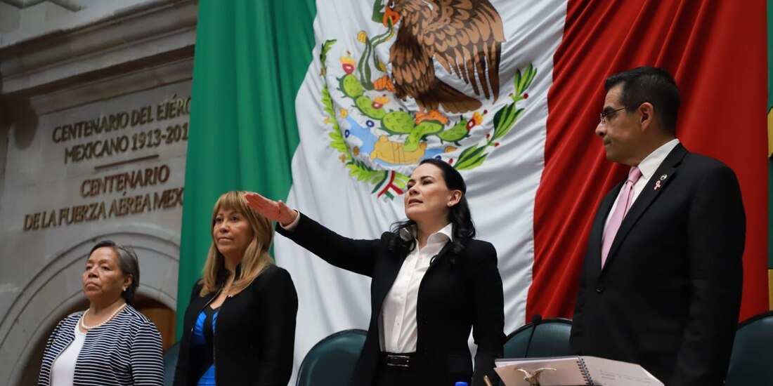 Alejandra Del Moral, secretaria de Desarrollo Social del Estado de México (al centro).