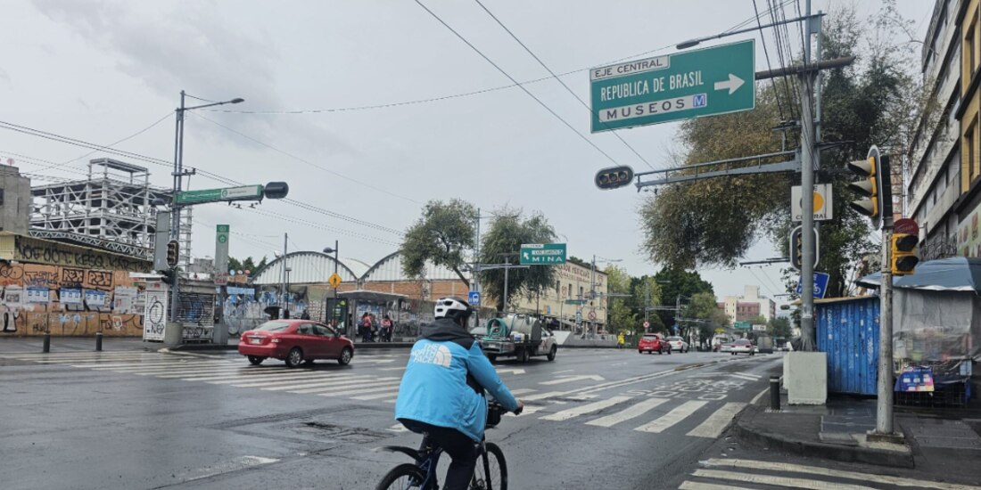 En octubre pasado los semáforos del cruce de Eje Central y Donceles no estaban en funcionamiento.