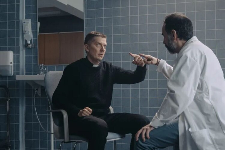 “En un confín del mundo” narra la historia de Joel, un pastor cuya fe se tambalea cuando un meteorito cae en su pequeño.