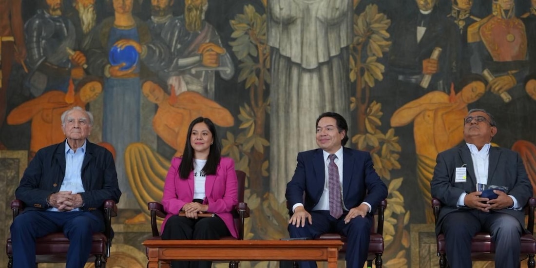 Mario Delgado, Angélica Noemí Juárez y Gabriel Cámara durante la presentación del modelo educativo comunitario.