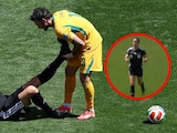 Katia Itzel asiste al árbitro central del Estados Unidos vs Australia del Mundial 2026