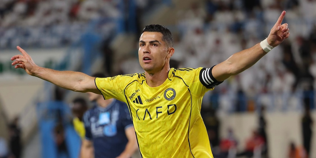 Cristiano Ronaldo celebró a lo NBA su gol en el triunfo del Al-Nassr sobre el Al Akhdoud.