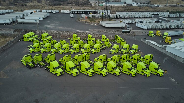 Una de las flotas más grandes de Latinoamérica impulsa el movimiento de mercancías en los principales corredores del país.