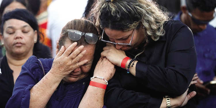 Familia durante la ceremonia “Promociones y Decoraciones para Héroes y Mártires”, ayer.