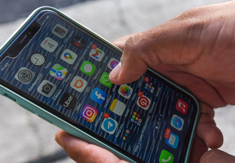 ¿Quieres seguir usando WhatsApp? Ojo a este dato.