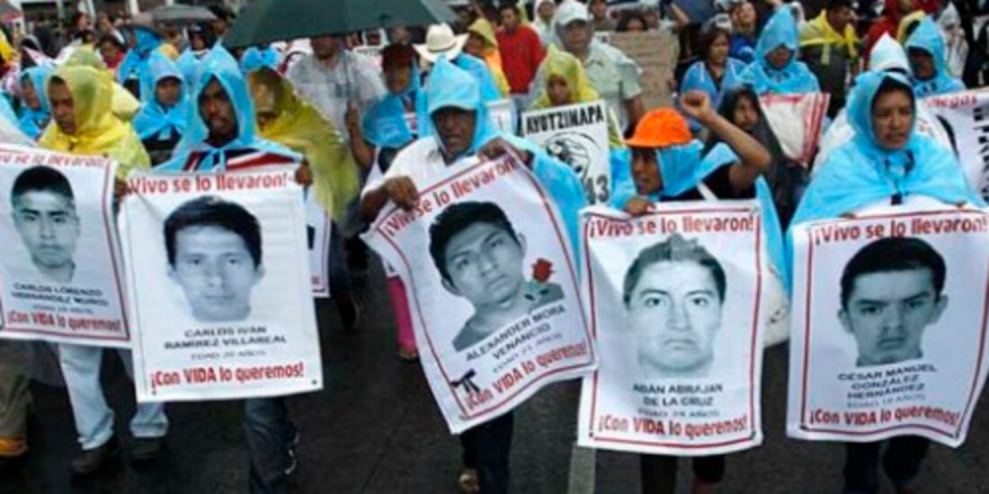 Protesta de padres de los normalistas de Ayotzinapa.