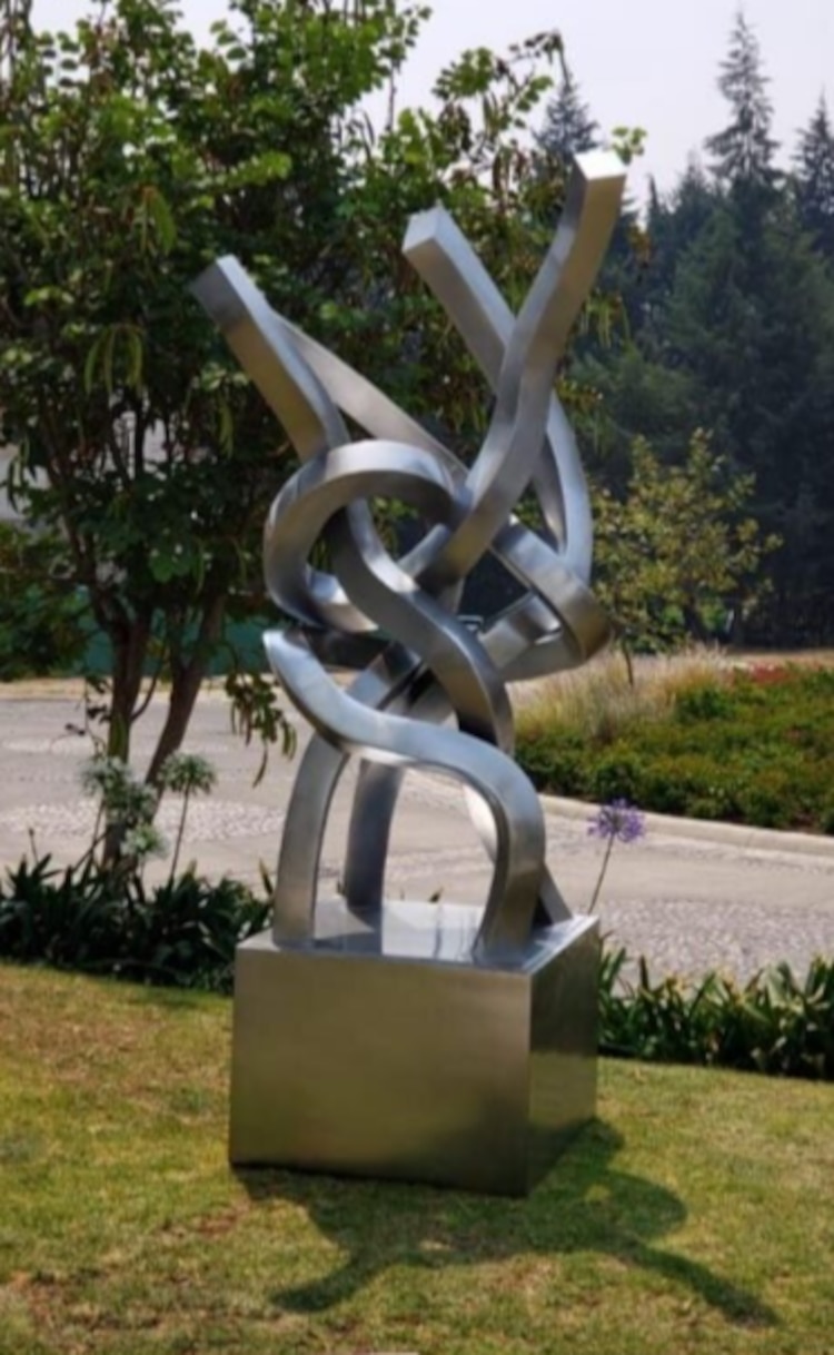 Otra de las esculturas de Pedro Trueba en el espacio público.