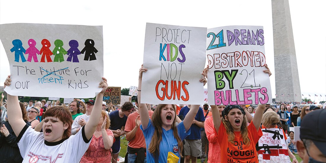 Manifestantes protestan, el sábado, en favor del control de armas tras ataques en el último mes.