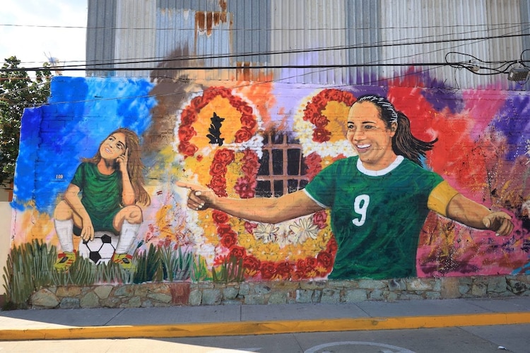 Los aeropuertos de Oaxaca, Huatulco y Puerto Escondido recibirán esculturas de la marca turística mundialista para dar la bienvenida al turismo.