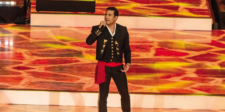 Carlos Rivera interpretó México lindo y querido.
