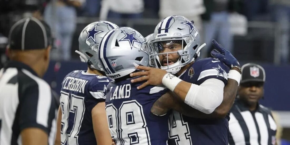 Jugadores de los Cowboys festejan un touchdown en un partido de la actual campaña de la NFL.