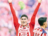 Armando González, celebra su doblete con Chivas el fin de semana.