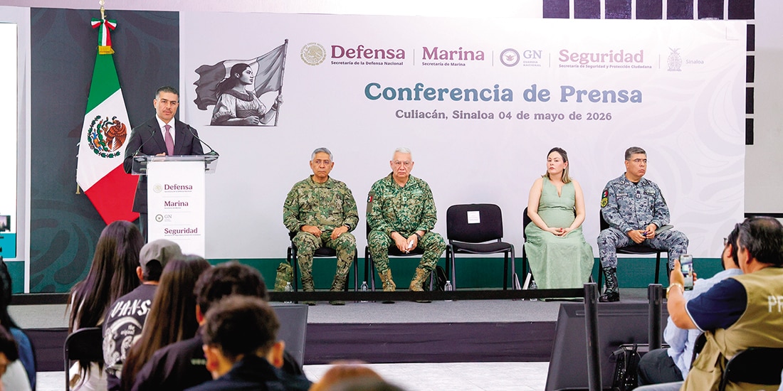 El gabinete de Seguridad y la gobernadora de Sinaloa, en conferencia, ayer.